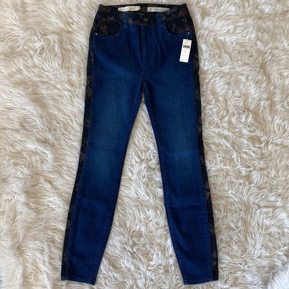 Anthropologie Pilcro High Rise Floral Contrast Skinny Jean - Picture 9 of 13